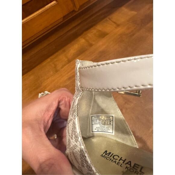 Girls Michael Kors, sandals size 13 little girls - Picture 4 of 5